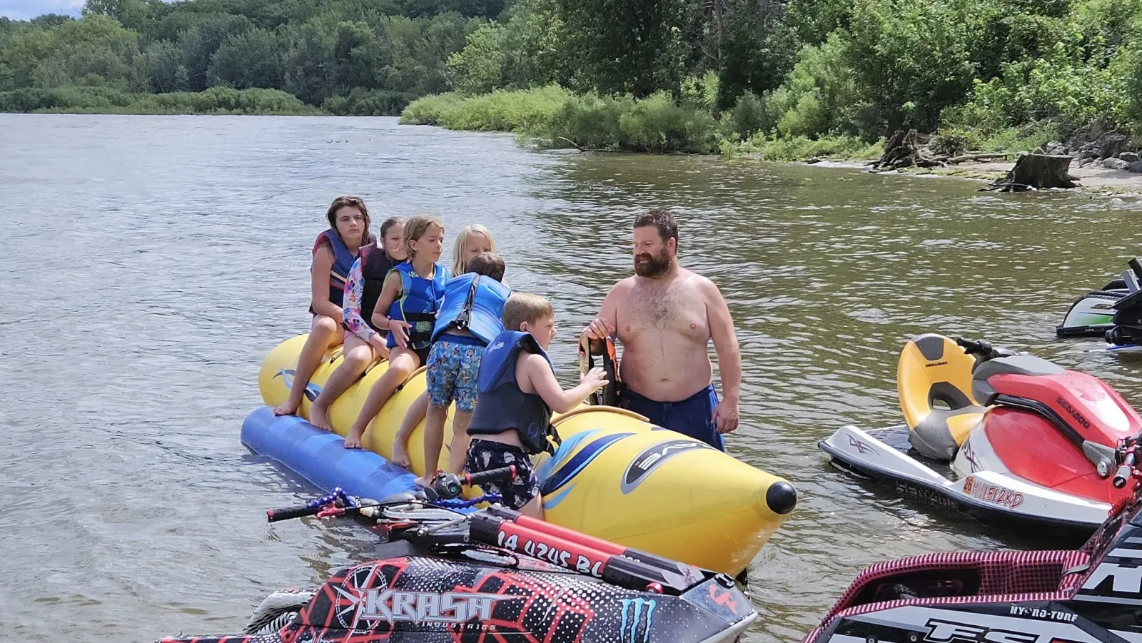 Family tubing on Lake Pepin