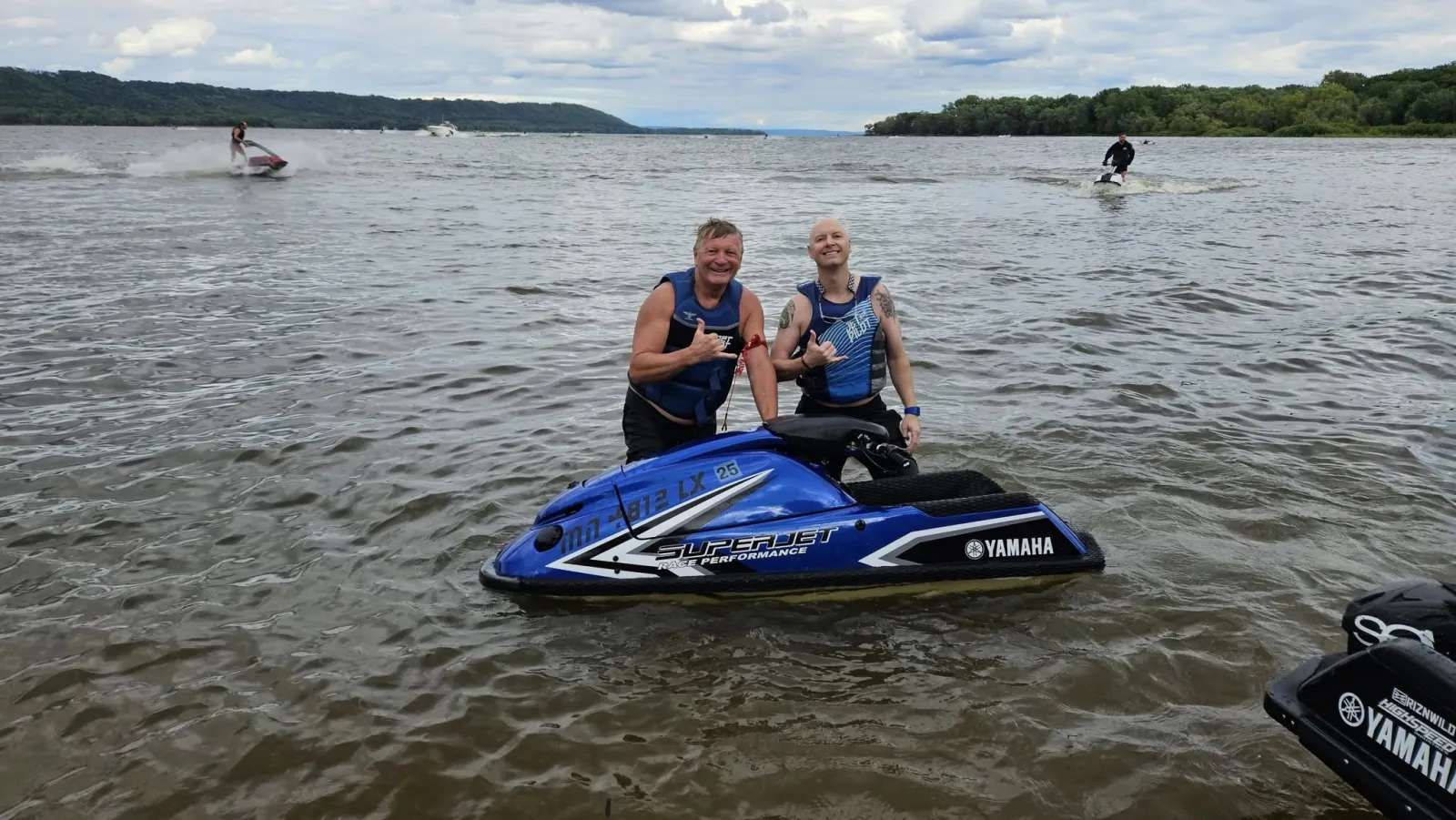 Superjet carving on Lake Pepin